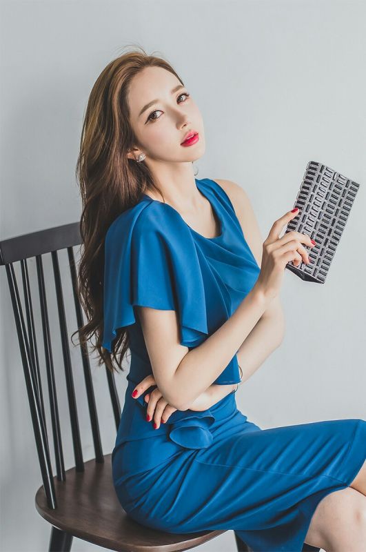 美女秘书职业装气质蓝色连衣裙优雅养眼长腿高跟鞋写真