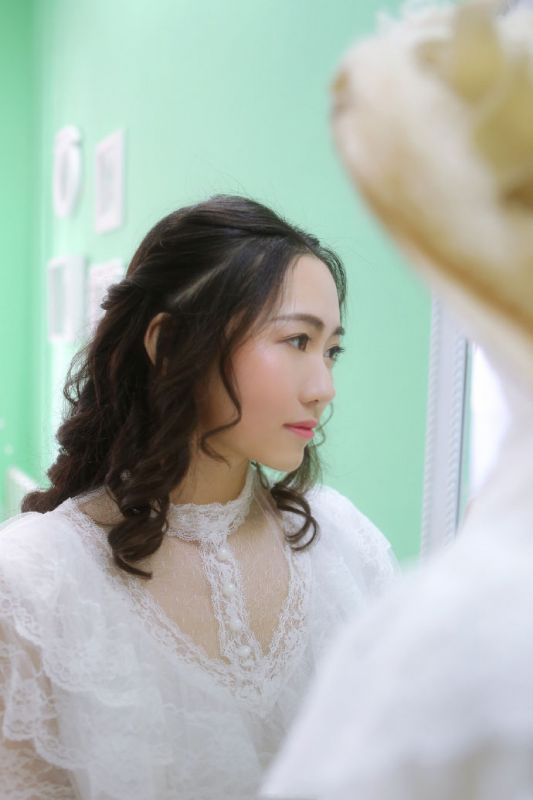 可爱长裙美女室内高清写真