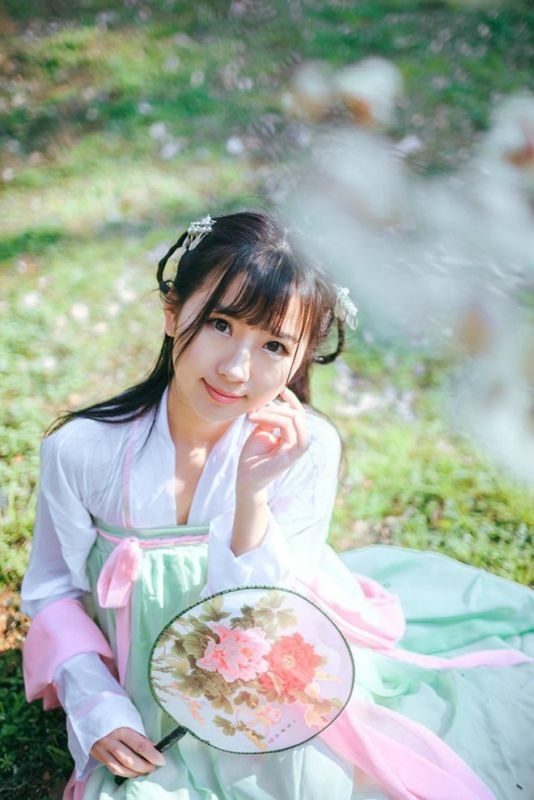 古装甜美少女户外樱花桃林唯美清新迷人写真