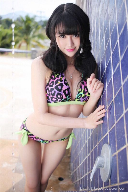 火辣身材比基尼美女性感写真