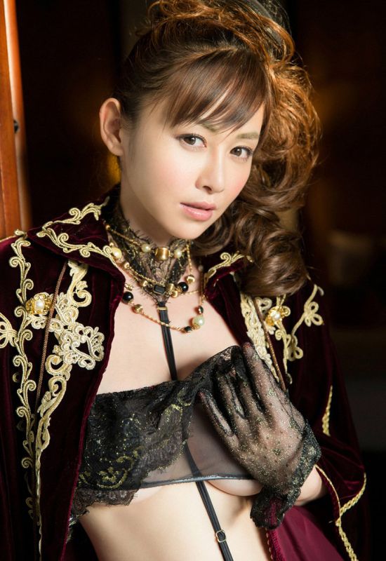 日本丰满美女杉原杏璃私房诱人写真