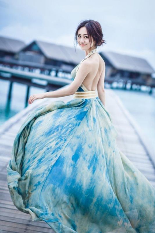 刘云性感美胸美背户外高清写真