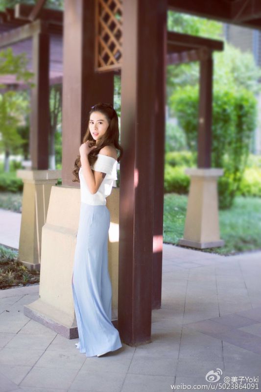 漂亮美眉美子Yoki微博私拍写真图片