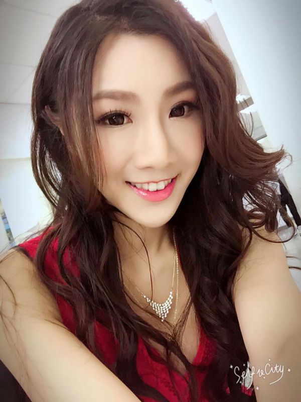 台湾学生妹格格(吕甄格)自拍写真图片