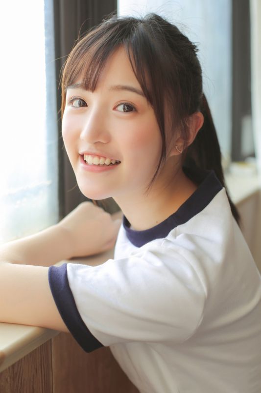 氧气美女白色运动服居家高清性感美女写真