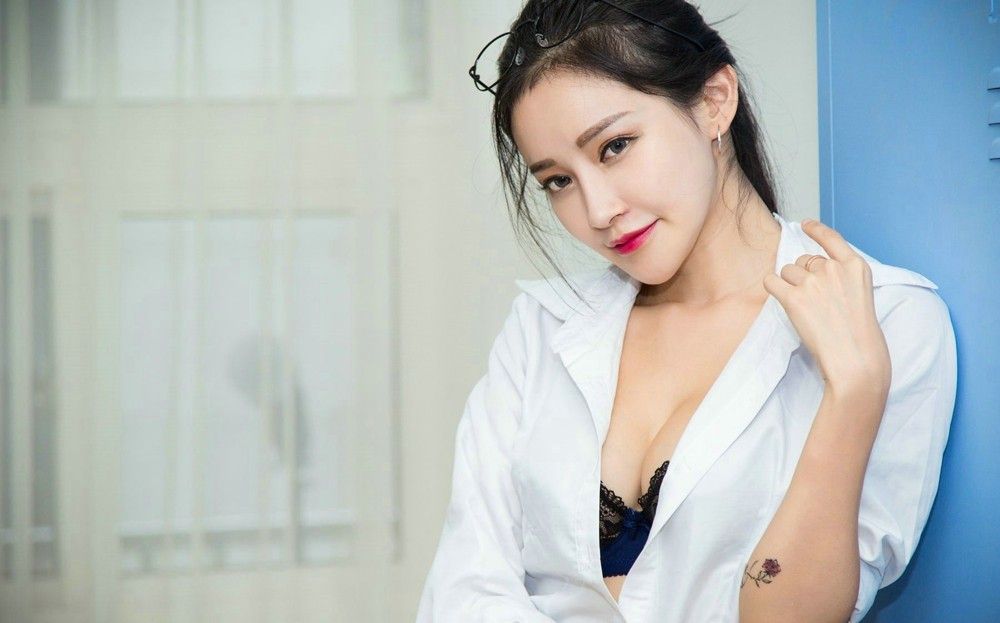 爆乳白领OL女秘书绝色尤物制服诱惑性感写真