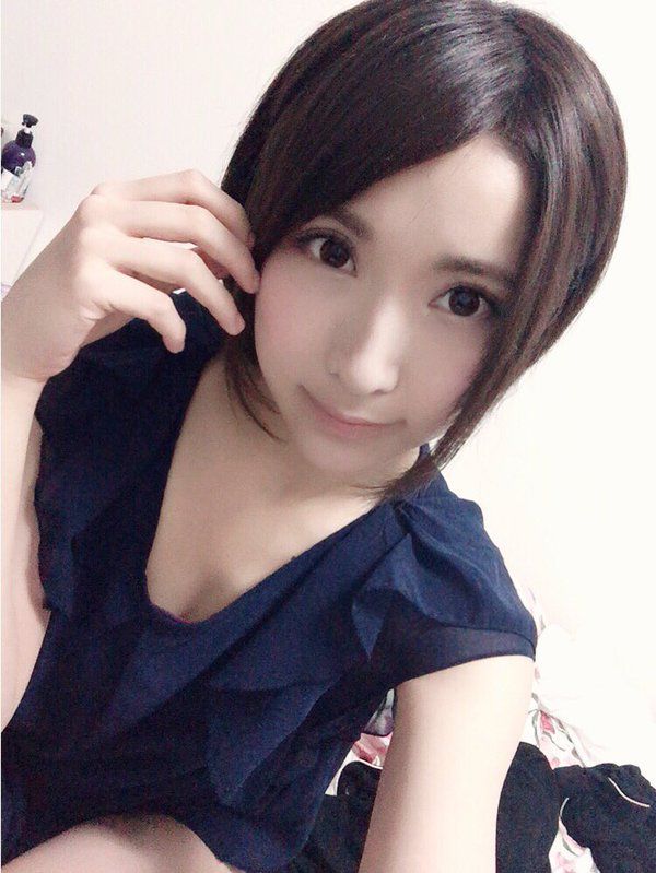 日本短发美女桐生美希自拍写真图片