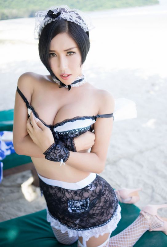 翘臀美女娜依灵儿女仆装诱惑写真