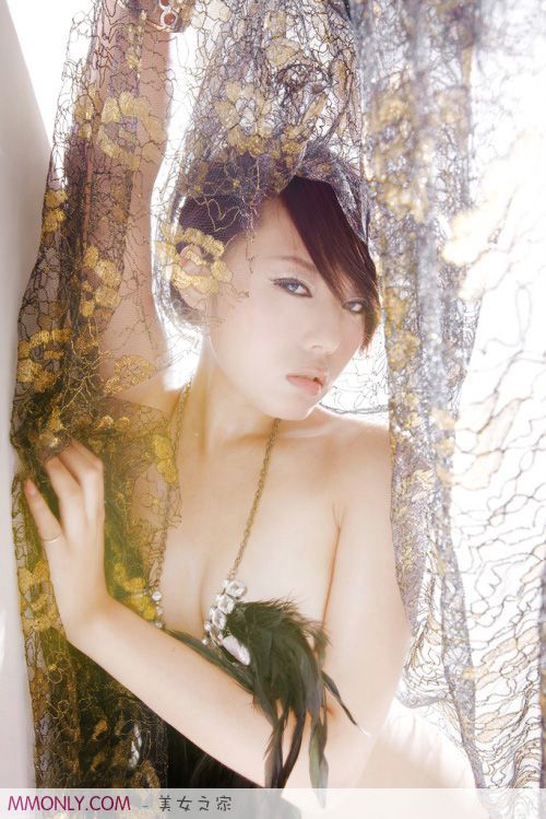 性感酥胸美女私房诱人高清写真