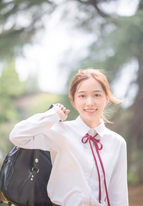 户外小清新制服美女养眼写真