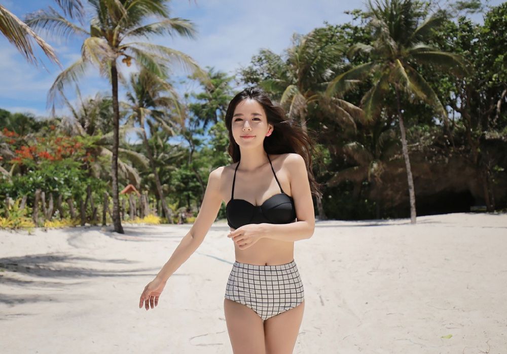 金色沙滩大波波奶美女比基尼性感嫩体美腿写真