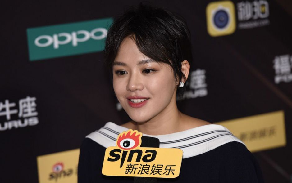 马思纯携手苏有朋亮相微博之夜现场