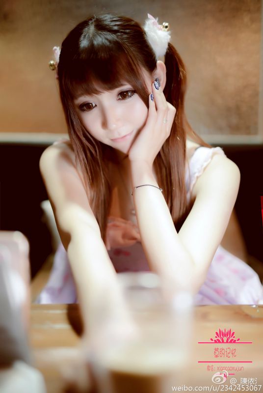 漂亮学生妹陈依微博私拍写真图片