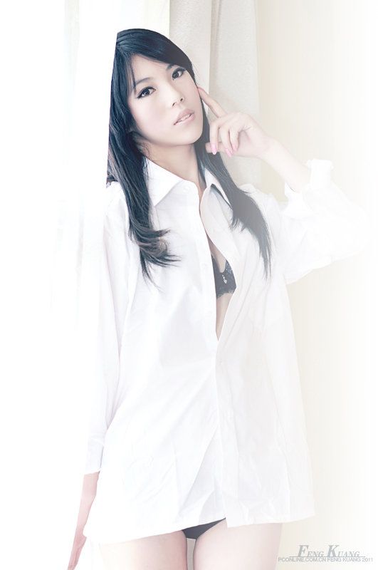 白色内衣美女私房性感撩人写真
