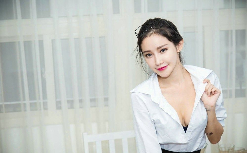 爆乳白领OL女秘书绝色尤物制服诱惑性感写真