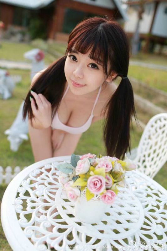 性感童颜巨乳美女户外诱人写真