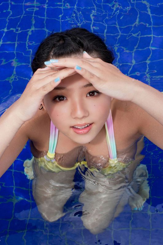 妩媚游艇制服美女性感美胸诱人写真
