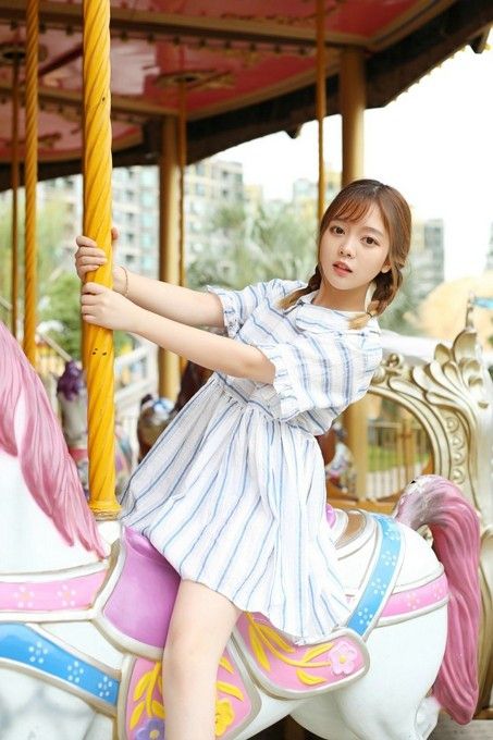 少女辫娃娃衣美女萝莉双马尾甜美户外摄影写真