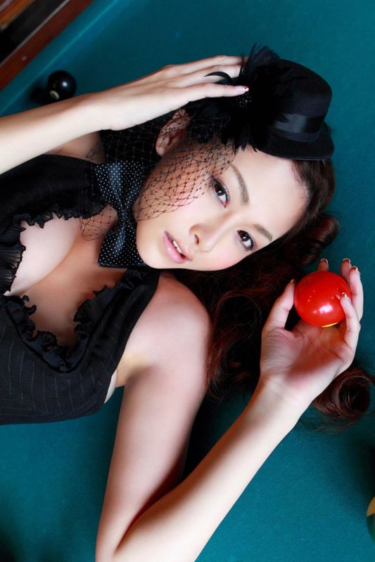 日本大胸美女杉原杏璃海边诱人写真