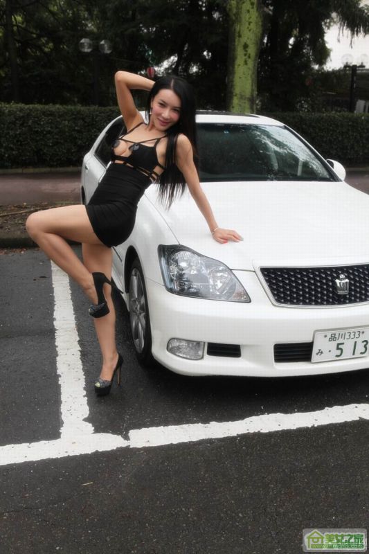 性感车模龚h菲户外高清写真