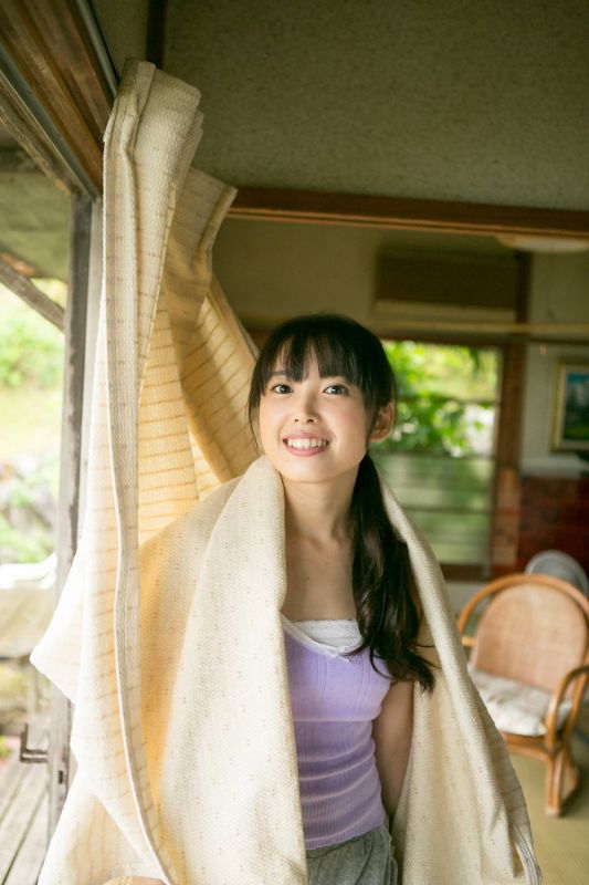 日本美女中岛早贵居家美照