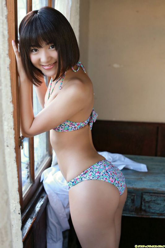日本短发内衣美女私房诱人写真