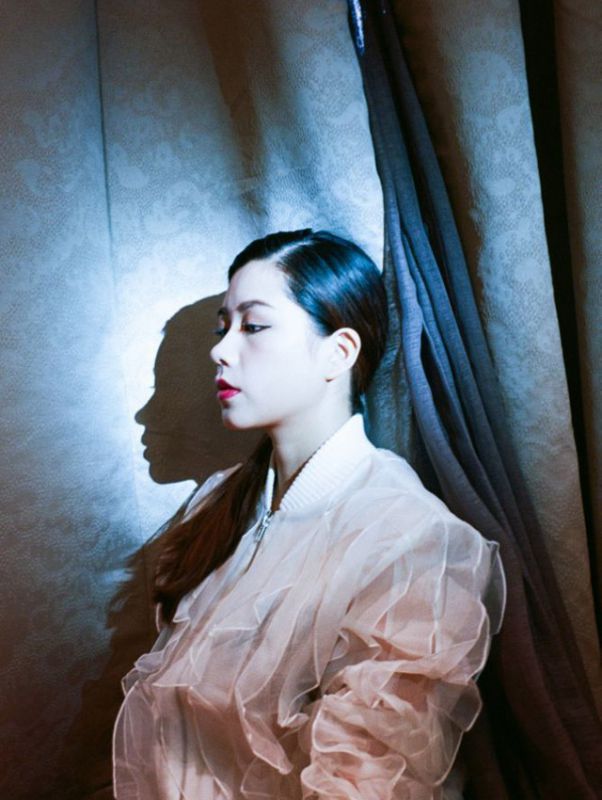 朱婧妩媚白衬衫性感写真