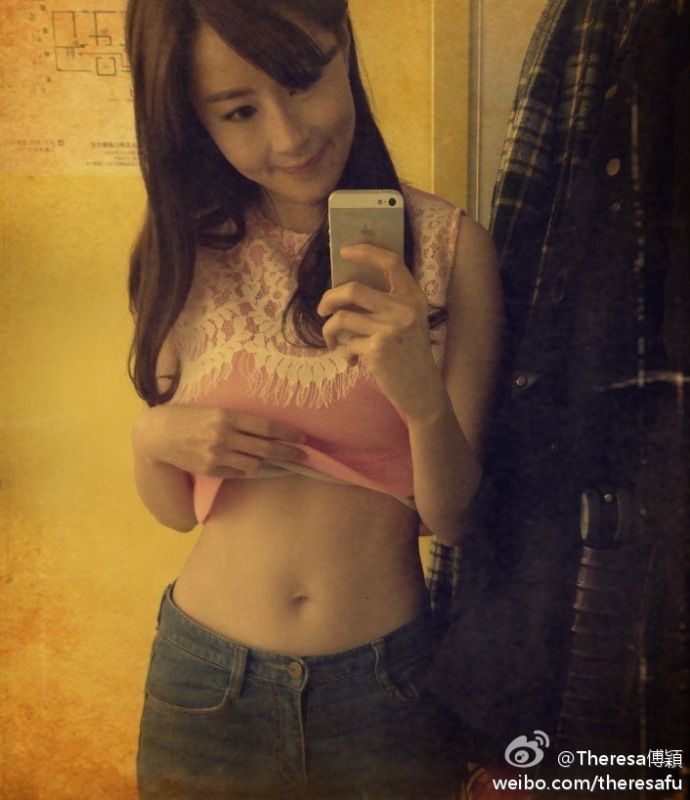 红唇美女傅颖自拍生活照