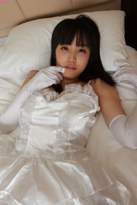 日本女优浜田由梨白色诱惑写真
