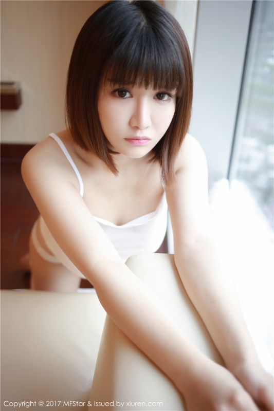 吊带衣少妇美女萌萌Vivian白色内内美阴展人体艺术写真