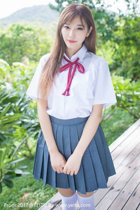 内衣女神杨晨晨蕾丝丁字裤撩裙尤物低胸爆乳美女图片