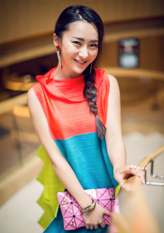 女星吉丽优雅写真展十足女人味