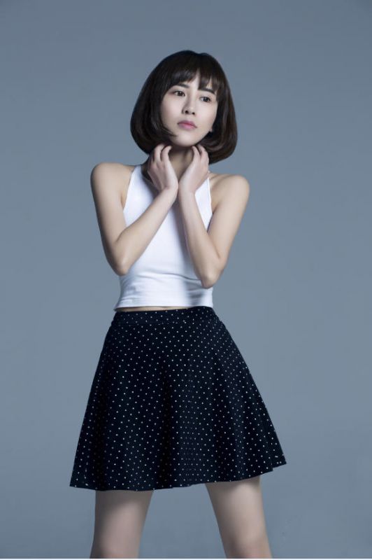 夏梓桐清新短裙迷人写真