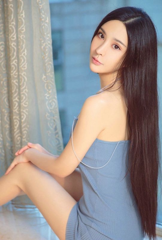 尤果网绝色自然美女蓝色吊带针织裙性感酥胸美腿写真