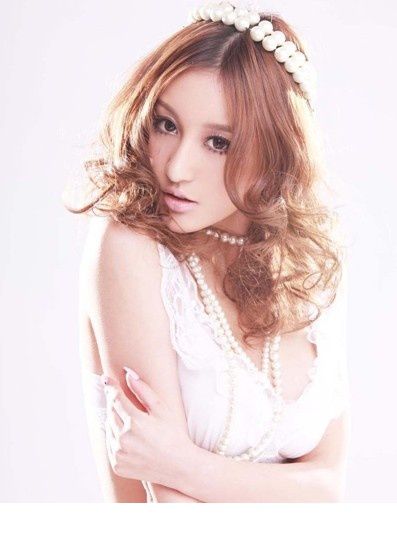 推女神小九Vin户外写真宛若芭比公主