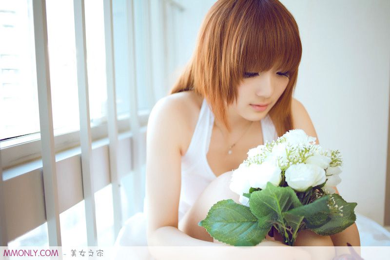 清纯可爱美女室内高清写真