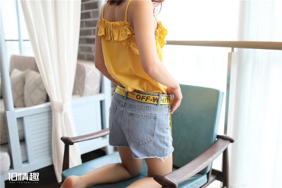 90后神秘网络美女内裤诱惑写真图片