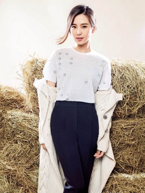 甜美女星刘诗诗户外高清写真