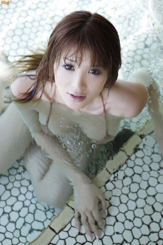 日本美胸女优手岛优私房诱人写真