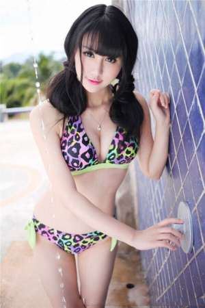 火辣身材比基尼美女性感写真
