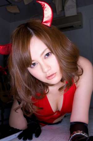 尾秋子妩媚制服诱惑写真