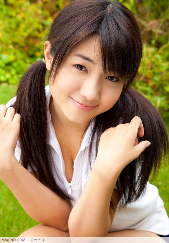日本可爱排球美女户外诱人写真