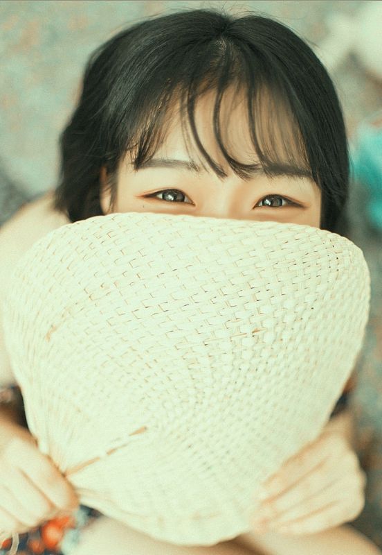 短发清爽女神碎花吊带裙甜美治愈系俏皮写真
