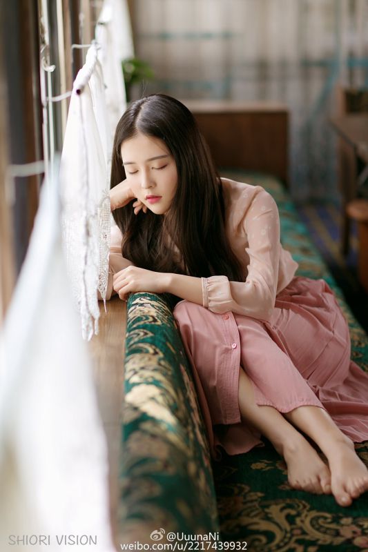 90后清纯美女倪唯一唯美养眼写真