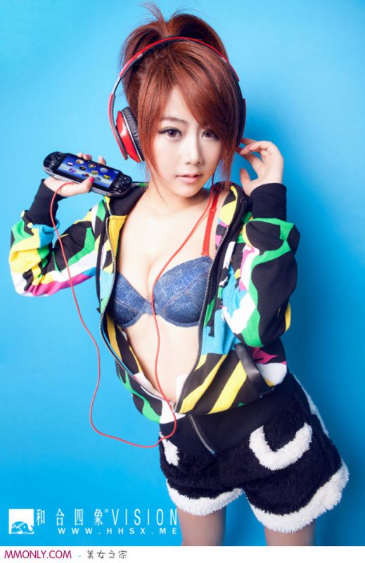 性感豹纹内衣美女夏小薇私房诱人写真