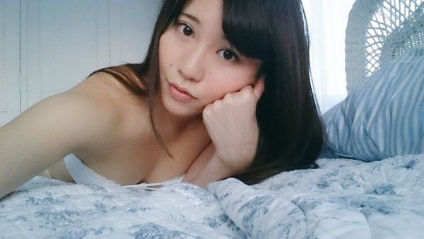 日本丰满少妇大泷里佳沙滩比基尼秀