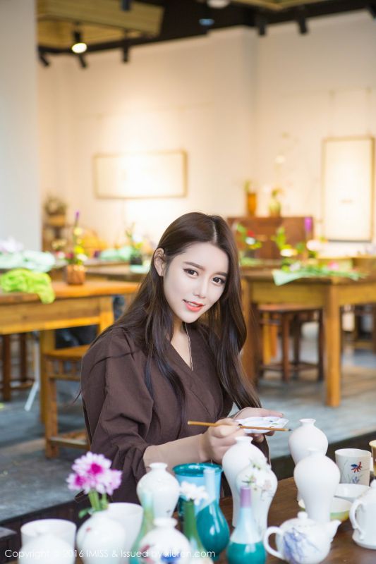 爱蜜社美女模特泳池比基尼写真特刊