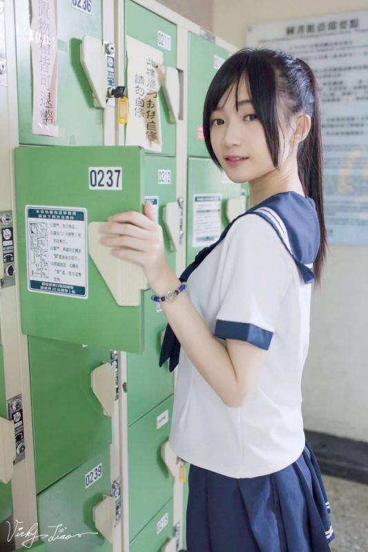 台湾清纯学生妹崔甜天私房可爱美照