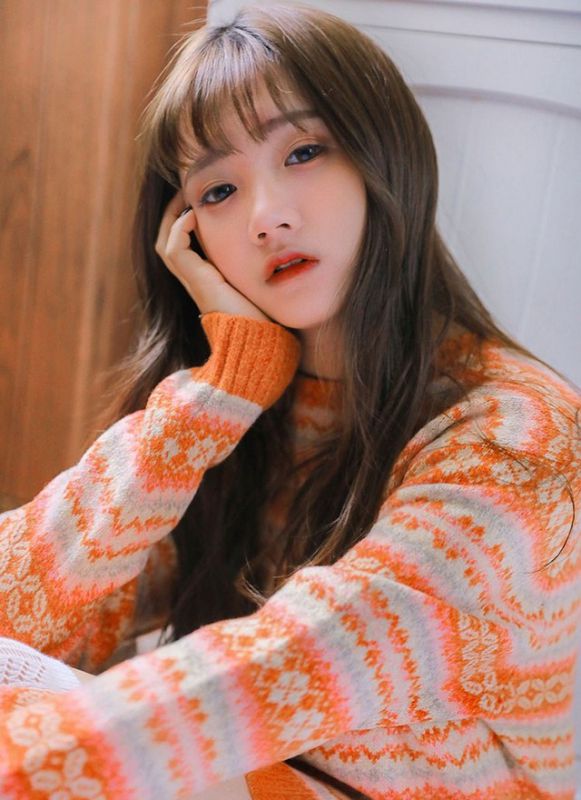 粉润小嘴唇少女美色居家白丝长腿性感撩人图片