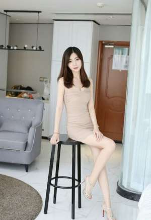 性感模特裸色裹胸包裙情趣诱人酥胸美腿性感写真